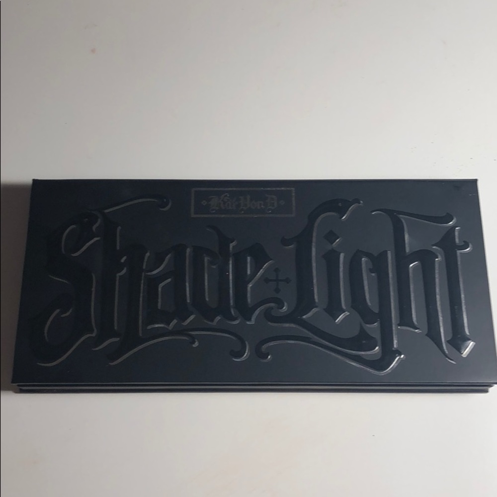 Kat von D shade and light powder contour palette